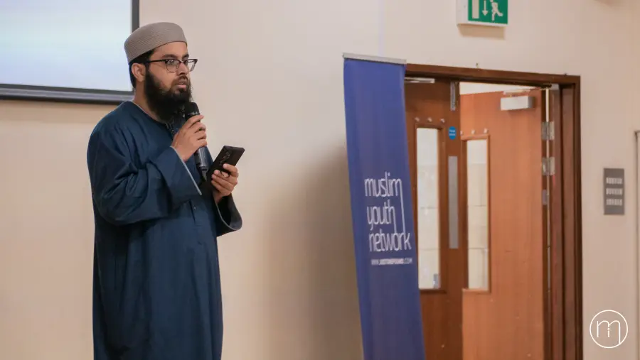 An Islamic reminder being delivered to young people